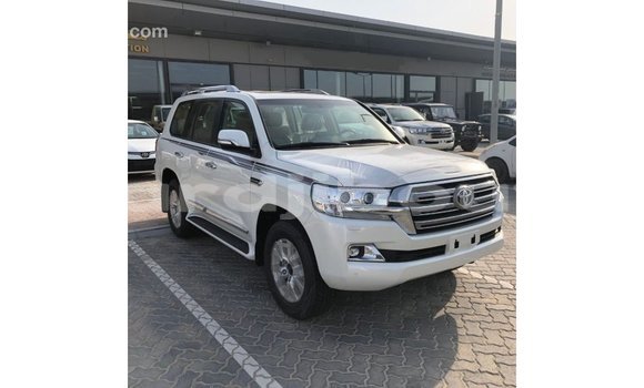 Acheter Import Voiture Toyota Land Cruiser Blanc à Import - Dubai, Ali Sabieh Region Acheter Import Voiture Toyota Land Cruiser Blanc à Import - Dubai, Ali Sabieh Region