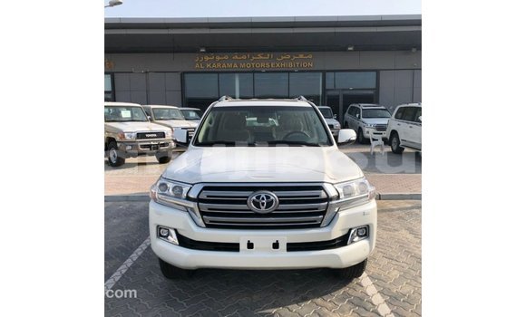 Acheter Import Voiture Toyota Land Cruiser Blanc à Import - Dubai, Ali Sabieh Region Acheter Import Voiture Toyota Land Cruiser Blanc à Import - Dubai, Ali Sabieh Region