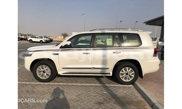 Acheter Import Voiture Toyota Land Cruiser Blanc à Import - Dubai, Ali Sabieh Region Acheter Import Voiture Toyota Land Cruiser Blanc à Import - Dubai, Ali Sabieh Region