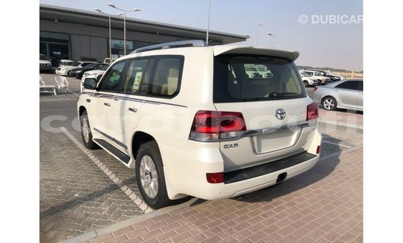 Acheter Import Voiture Toyota Land Cruiser Blanc à Import - Dubai, Ali Sabieh Region Acheter Import Voiture Toyota Land Cruiser Blanc à Import - Dubai, Ali Sabieh Region
