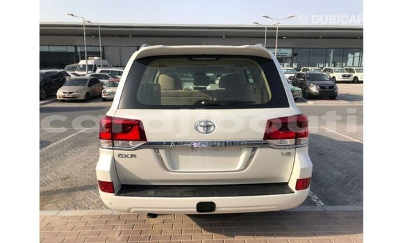 Acheter Import Voiture Toyota Land Cruiser Blanc à Import - Dubai, Ali Sabieh Region Acheter Import Voiture Toyota Land Cruiser Blanc à Import - Dubai, Ali Sabieh Region