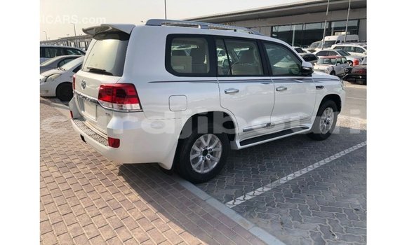 Acheter Import Voiture Toyota Land Cruiser Blanc à Import - Dubai, Ali Sabieh Region Acheter Import Voiture Toyota Land Cruiser Blanc à Import - Dubai, Ali Sabieh Region