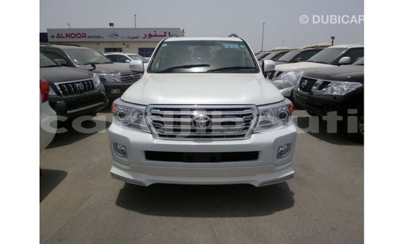 Acheter Import Voiture Toyota Land Cruiser Blanc à Import - Dubai, Ali Sabieh Region Acheter Import Voiture Toyota Land Cruiser Blanc à Import - Dubai, Ali Sabieh Region