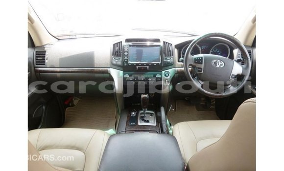 Acheter Import Voiture Toyota Land Cruiser Blanc à Import - Dubai, Ali Sabieh Region Acheter Import Voiture Toyota Land Cruiser Blanc à Import - Dubai, Ali Sabieh Region