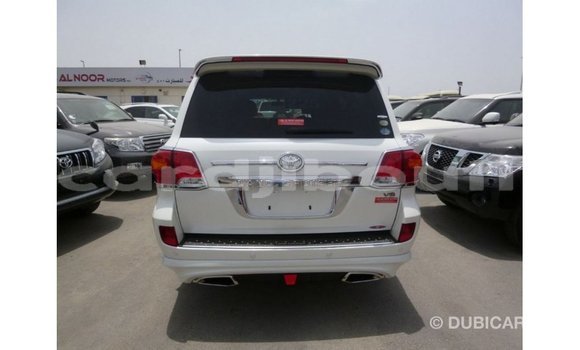 Acheter Import Voiture Toyota Land Cruiser Blanc à Import - Dubai, Ali Sabieh Region Acheter Import Voiture Toyota Land Cruiser Blanc à Import - Dubai, Ali Sabieh Region