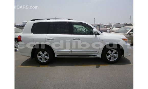 Acheter Import Voiture Toyota Land Cruiser Blanc à Import - Dubai, Ali Sabieh Region Acheter Import Voiture Toyota Land Cruiser Blanc à Import - Dubai, Ali Sabieh Region