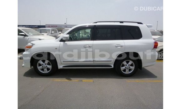 Acheter Import Voiture Toyota Land Cruiser Blanc à Import - Dubai, Ali Sabieh Region Acheter Import Voiture Toyota Land Cruiser Blanc à Import - Dubai, Ali Sabieh Region