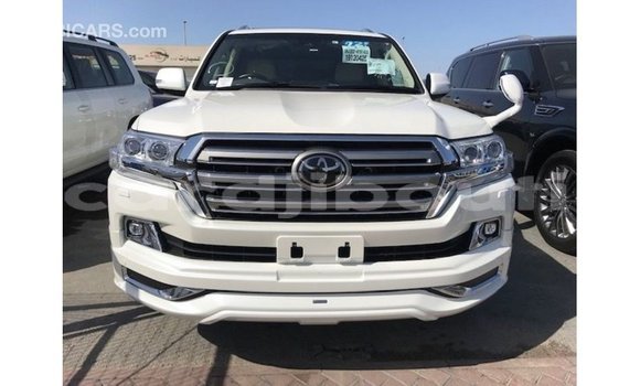 Acheter Import Voiture Toyota Land Cruiser Blanc à Import - Dubai, Ali Sabieh Region Acheter Import Voiture Toyota Land Cruiser Blanc à Import - Dubai, Ali Sabieh Region