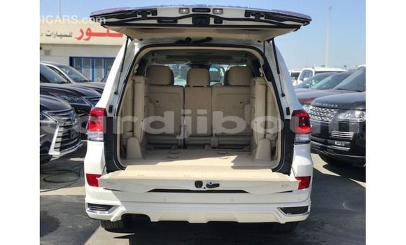 Acheter Import Voiture Toyota Land Cruiser Blanc à Import - Dubai, Ali Sabieh Region Acheter Import Voiture Toyota Land Cruiser Blanc à Import - Dubai, Ali Sabieh Region
