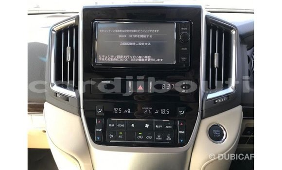 Acheter Import Voiture Toyota Land Cruiser Blanc à Import - Dubai, Ali Sabieh Region Acheter Import Voiture Toyota Land Cruiser Blanc à Import - Dubai, Ali Sabieh Region