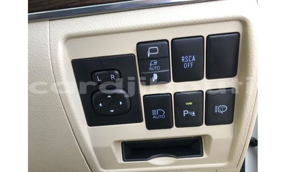 Acheter Import Voiture Toyota Land Cruiser Blanc à Import - Dubai, Ali Sabieh Region Acheter Import Voiture Toyota Land Cruiser Blanc à Import - Dubai, Ali Sabieh Region