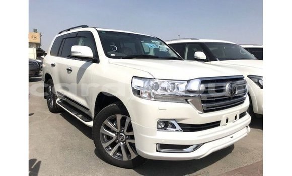 Acheter Import Voiture Toyota Land Cruiser Blanc à Import - Dubai, Ali Sabieh Region Acheter Import Voiture Toyota Land Cruiser Blanc à Import - Dubai, Ali Sabieh Region