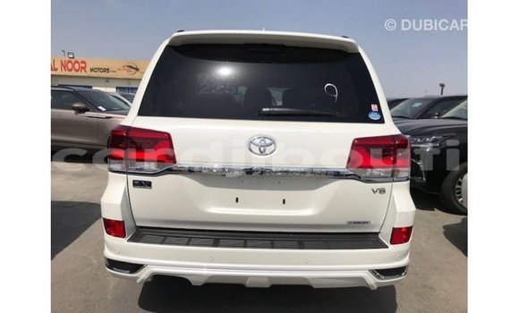 Acheter Import Voiture Toyota Land Cruiser Blanc à Import - Dubai, Ali Sabieh Region Acheter Import Voiture Toyota Land Cruiser Blanc à Import - Dubai, Ali Sabieh Region