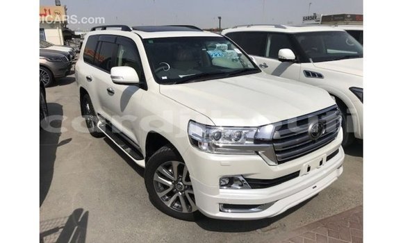 Acheter Import Voiture Toyota Land Cruiser Blanc à Import - Dubai, Ali Sabieh Region Acheter Import Voiture Toyota Land Cruiser Blanc à Import - Dubai, Ali Sabieh Region