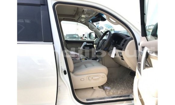 Acheter Import Voiture Toyota Land Cruiser Blanc à Import - Dubai, Ali Sabieh Region Acheter Import Voiture Toyota Land Cruiser Blanc à Import - Dubai, Ali Sabieh Region