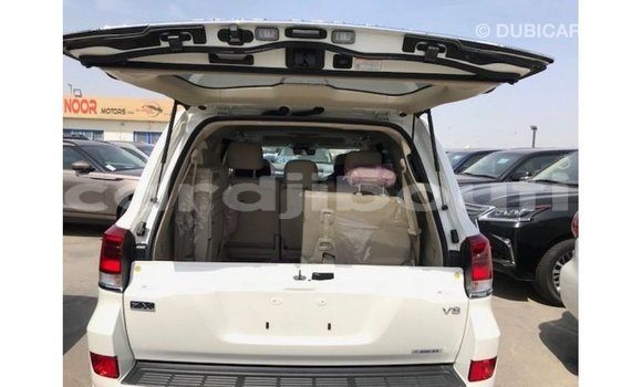 Acheter Import Voiture Toyota Land Cruiser Blanc à Import - Dubai, Ali Sabieh Region Acheter Import Voiture Toyota Land Cruiser Blanc à Import - Dubai, Ali Sabieh Region
