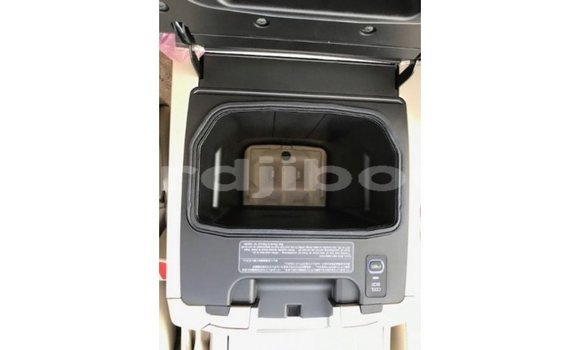 Acheter Import Voiture Toyota Land Cruiser Blanc à Import - Dubai, Ali Sabieh Region Acheter Import Voiture Toyota Land Cruiser Blanc à Import - Dubai, Ali Sabieh Region