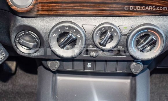 Acheter Import Voiture Toyota Hilux Blanc à Import - Dubai, Ali Sabieh Region Acheter Import Voiture Toyota Hilux Blanc à Import - Dubai, Ali Sabieh Region