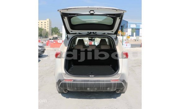 Buy Import Toyota 4Runner White Car in Import - Dubai in Ali Sabieh Region Buy Import Toyota 4Runner White Car in Import - Dubai in Ali Sabieh Region