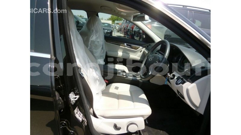 Big with watermark mercedes benz 200 ali sabieh region import dubai 2444