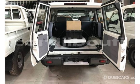 Acheter Import Voiture Toyota Land Cruiser Blanc à Import - Dubai, Ali Sabieh Region Acheter Import Voiture Toyota Land Cruiser Blanc à Import - Dubai, Ali Sabieh Region