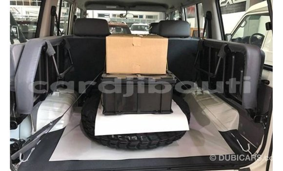 Acheter Import Voiture Toyota Land Cruiser Blanc à Import - Dubai, Ali Sabieh Region Acheter Import Voiture Toyota Land Cruiser Blanc à Import - Dubai, Ali Sabieh Region