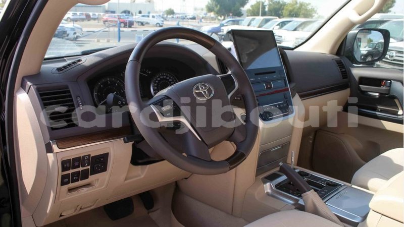 Big with watermark toyota land cruiser ali sabieh region import dubai 2458