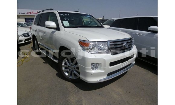 Acheter Import Voiture Toyota Land Cruiser Blanc à Import - Dubai, Ali Sabieh Region Acheter Import Voiture Toyota Land Cruiser Blanc à Import - Dubai, Ali Sabieh Region