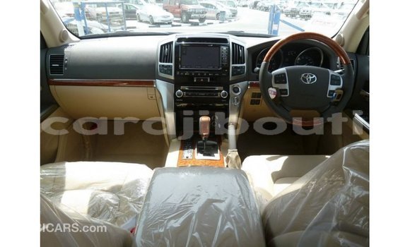 Acheter Import Voiture Toyota Land Cruiser Blanc à Import - Dubai, Ali Sabieh Region Acheter Import Voiture Toyota Land Cruiser Blanc à Import - Dubai, Ali Sabieh Region