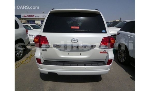 Acheter Import Voiture Toyota Land Cruiser Blanc à Import - Dubai, Ali Sabieh Region Acheter Import Voiture Toyota Land Cruiser Blanc à Import - Dubai, Ali Sabieh Region
