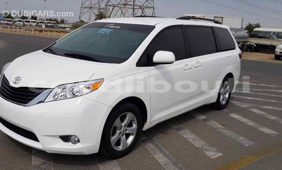 Buy Import Toyota Sienna White Car in Import - Dubai in Ali Sabieh Region Buy Import Toyota Sienna White Car in Import - Dubai in Ali Sabieh Region