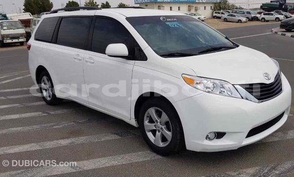 Buy Import Toyota Sienna White Car in Import - Dubai in Ali Sabieh Region Buy Import Toyota Sienna White Car in Import - Dubai in Ali Sabieh Region