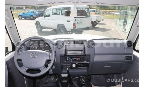 Acheter Import Voiture Toyota Land Cruiser Blanc à Import - Dubai, Ali Sabieh Region Acheter Import Voiture Toyota Land Cruiser Blanc à Import - Dubai, Ali Sabieh Region