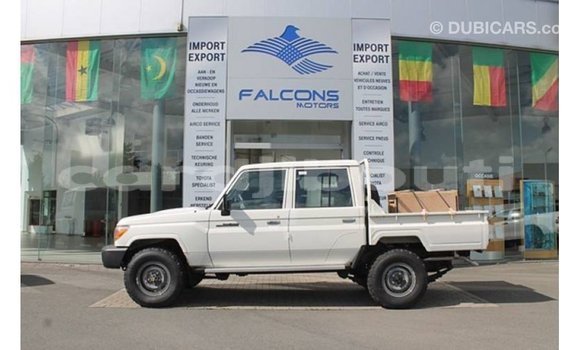 Acheter Import Voiture Toyota Land Cruiser Blanc à Import - Dubai, Ali Sabieh Region Acheter Import Voiture Toyota Land Cruiser Blanc à Import - Dubai, Ali Sabieh Region