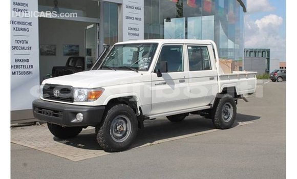 Acheter Import Voiture Toyota Land Cruiser Blanc à Import - Dubai, Ali Sabieh Region Acheter Import Voiture Toyota Land Cruiser Blanc à Import - Dubai, Ali Sabieh Region