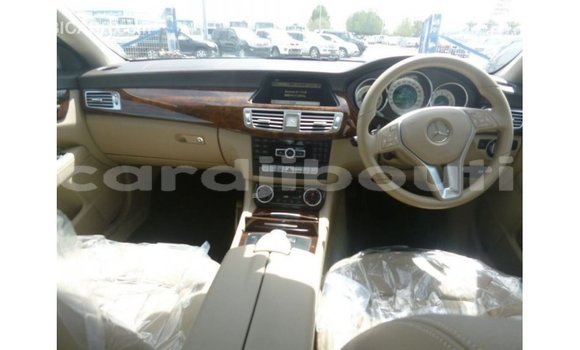 Acheter Import Voiture Mercedes-Benz 190 Blanc à Import - Dubai, Ali Sabieh Region Acheter Import Voiture Mercedes-Benz 190 Blanc à Import - Dubai, Ali Sabieh Region