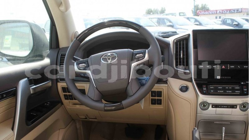 Big with watermark toyota hilux ali sabieh region import dubai 2466