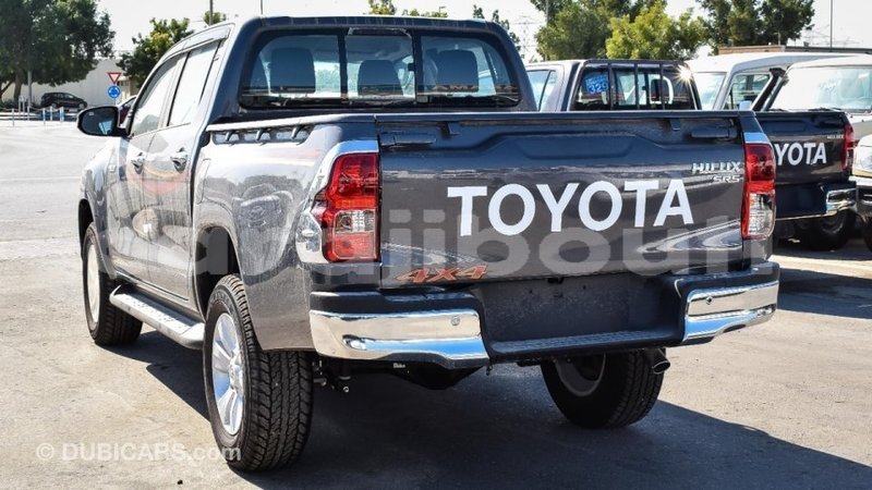 Big with watermark toyota hilux ali sabieh region import dubai 2466