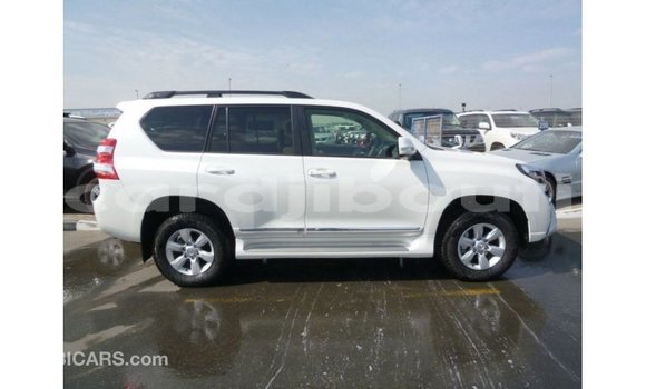 Acheter Import Voiture Toyota Prado Blanc à Import - Dubai, Ali Sabieh Region Acheter Import Voiture Toyota Prado Blanc à Import - Dubai, Ali Sabieh Region