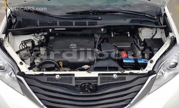 Buy Import Toyota Sienna White Car in Import - Dubai in Ali Sabieh Region Buy Import Toyota Sienna White Car in Import - Dubai in Ali Sabieh Region