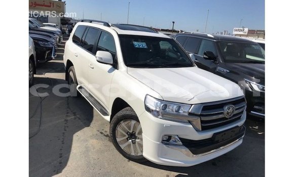 Acheter Import Voiture Toyota Land Cruiser Blanc à Import - Dubai, Ali Sabieh Region Acheter Import Voiture Toyota Land Cruiser Blanc à Import - Dubai, Ali Sabieh Region
