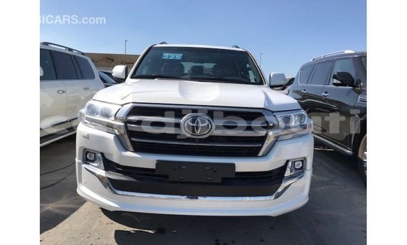 Acheter Import Voiture Toyota Land Cruiser Blanc à Import - Dubai, Ali Sabieh Region Acheter Import Voiture Toyota Land Cruiser Blanc à Import - Dubai, Ali Sabieh Region