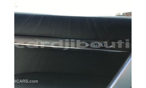 Acheter Import Voiture Toyota Land Cruiser Blanc à Import - Dubai, Ali Sabieh Region Acheter Import Voiture Toyota Land Cruiser Blanc à Import - Dubai, Ali Sabieh Region