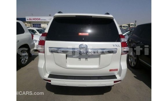 Acheter Import Voiture Toyota Prado Blanc à Import - Dubai, Ali Sabieh Region Acheter Import Voiture Toyota Prado Blanc à Import - Dubai, Ali Sabieh Region