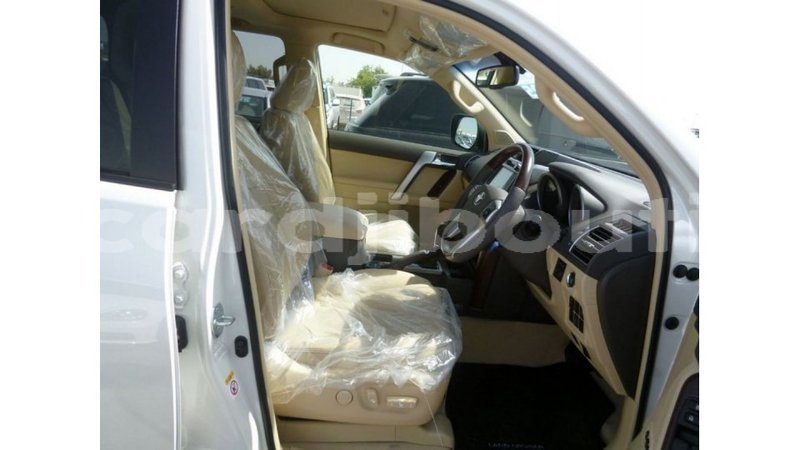 Big with watermark toyota prado ali sabieh region import dubai 2479