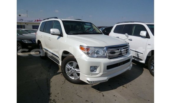 Acheter Import Voiture Toyota Land Cruiser Blanc à Import - Dubai, Ali Sabieh Region Acheter Import Voiture Toyota Land Cruiser Blanc à Import - Dubai, Ali Sabieh Region