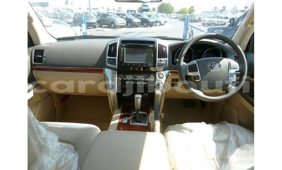 Acheter Import Voiture Toyota Land Cruiser Blanc à Import - Dubai, Ali Sabieh Region Acheter Import Voiture Toyota Land Cruiser Blanc à Import - Dubai, Ali Sabieh Region