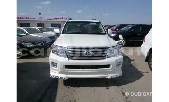 Acheter Import Voiture Toyota Land Cruiser Blanc à Import - Dubai, Ali Sabieh Region Acheter Import Voiture Toyota Land Cruiser Blanc à Import - Dubai, Ali Sabieh Region