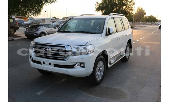 Buy Import Toyota Land Cruiser White Car in Import - Dubai in Ali Sabieh Region Buy Import Toyota Land Cruiser White Car in Import - Dubai in Ali Sabieh Region