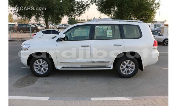 Buy Import Toyota Land Cruiser White Car in Import - Dubai in Ali Sabieh Region Buy Import Toyota Land Cruiser White Car in Import - Dubai in Ali Sabieh Region